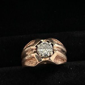 Gentleman's 12 karat yellow gold solitaire ring